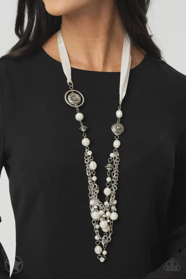 All The Trimmings – Ivory Necklace Set