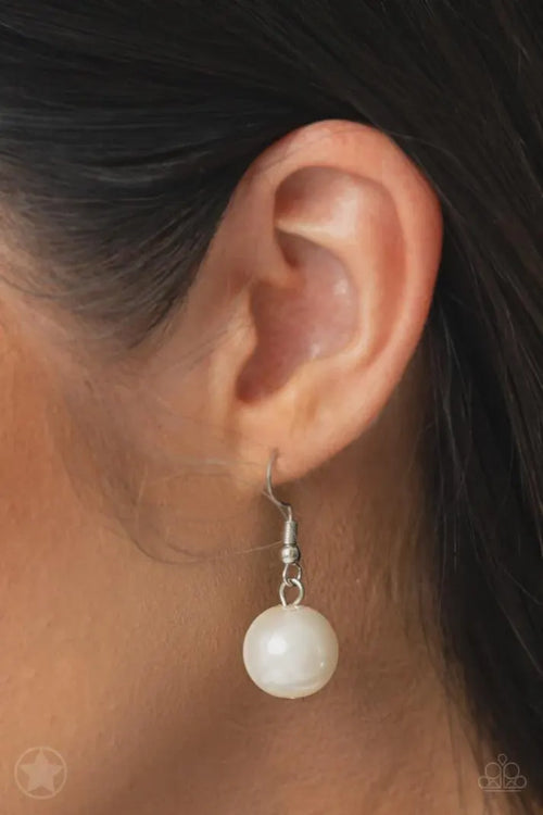 All The Trimmings – Ivory Necklace Set