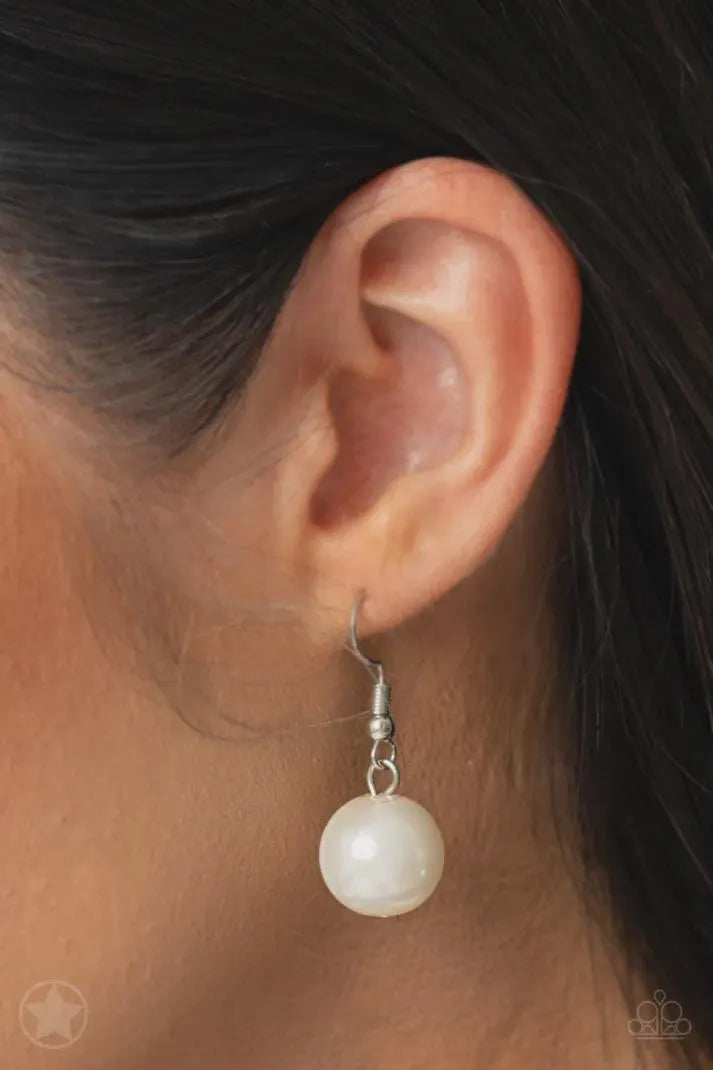 Designated Diva – White Necklace Set